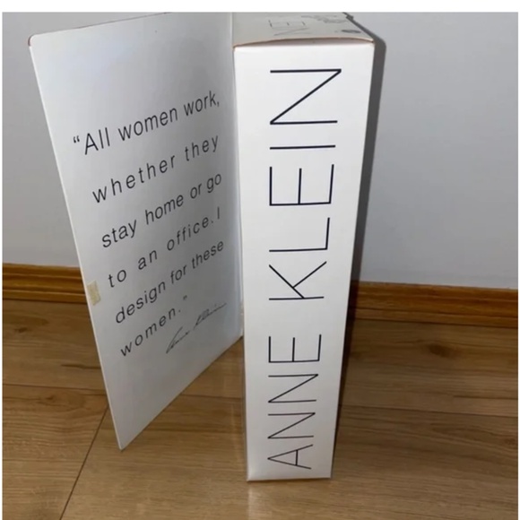 BARBIE - Anne Klein Doll 1997 Vintage - NIB - Picture 4 of 10